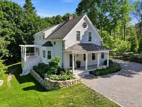 50 Pond St, Cohasset, MA 02025