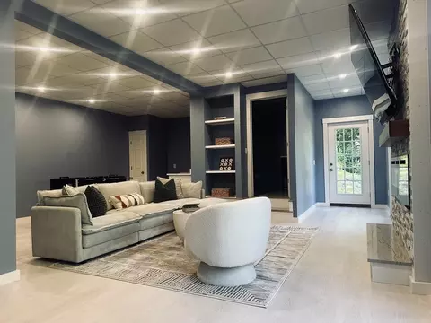 6 Kent Rd, Gloucester, MA 01930