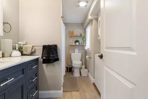 Bath - 67-71 North St, Hingham, MA 02043 photo 2 of 3