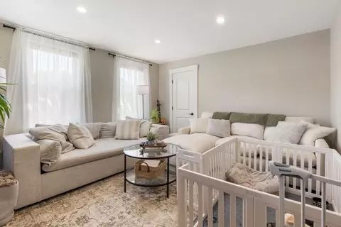 Living - 67-71 North St, Hingham, MA 02043 photo 2 of 7