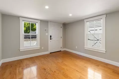 Living - 67-71 North St, Hingham, MA 02043 photo 4 of 7