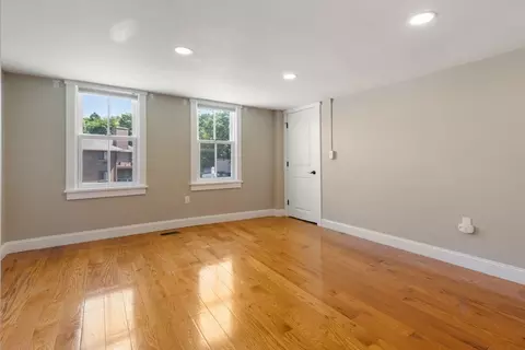 Living - 67-71 North St, Hingham, MA 02043 photo 5 of 7