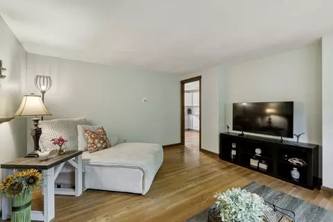 64 Tioga St, Springfield, MA 01128 photo 6