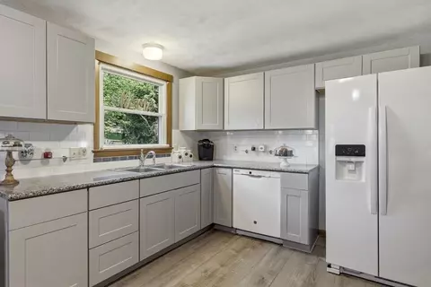 64 Tioga St, Springfield, MA 01128 photo 10