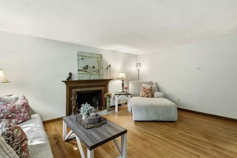 64 Tioga St, Springfield, MA 01128 photo 5