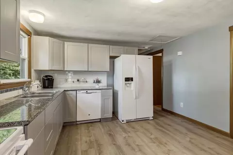 64 Tioga St, Springfield, MA 01128 photo 11