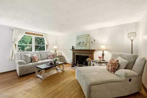 64 Tioga St, Springfield, MA 01128 photo 4