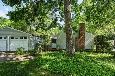 64 Tioga St, Springfield, MA 01128 photo 2