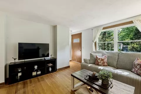 64 Tioga St, Springfield, MA 01128 photo 3