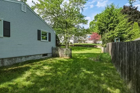 64 Tioga St, Springfield, MA 01128 photo 22