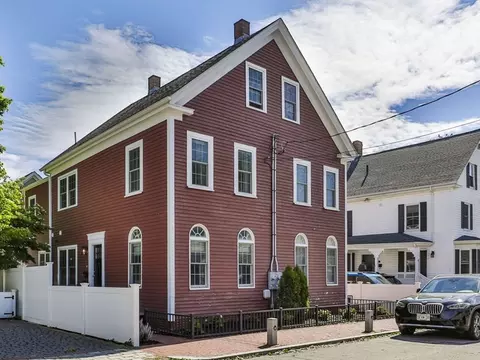 7 Hancock St #1, Newburyport, MA 01950