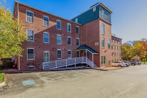 25 Cedar St #3, Amesbury, MA 01913