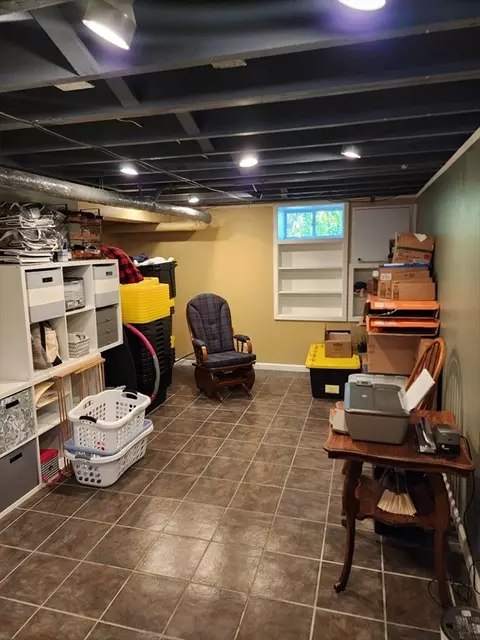 235 Chalmers St, Springfield, MA 01118 photo 28