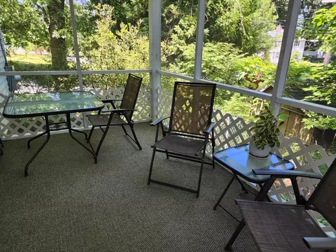 235 Chalmers St, Springfield, MA 01118 photo 8