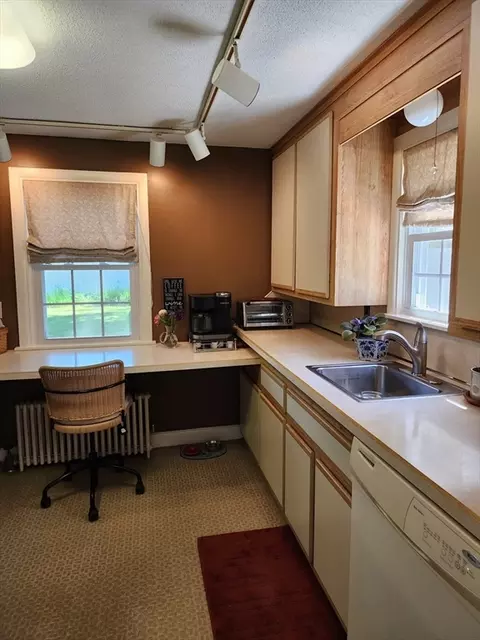 235 Chalmers St, Springfield, MA 01118 photo 19