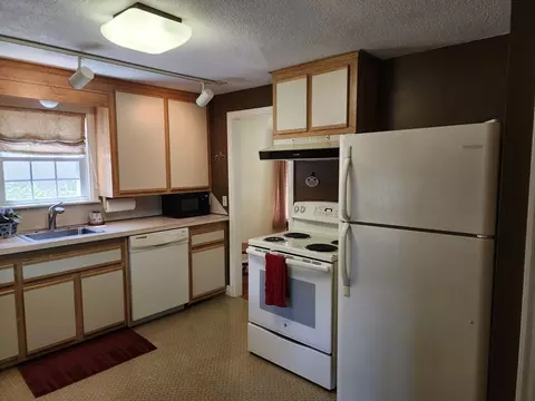 235 Chalmers St, Springfield, MA 01118 photo 16
