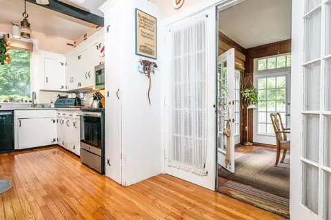 Entry Way - 156 E Bay Rd, Osterville, MA 02655 photo 2 of 6