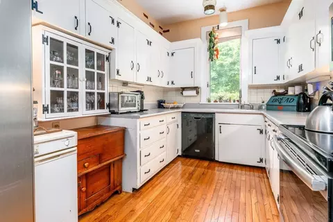 Kitchen - 156 E Bay Rd, Osterville, MA 02655 photo 1 of 3