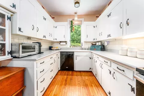Kitchen - 156 E Bay Rd, Osterville, MA 02655 photo 2 of 3