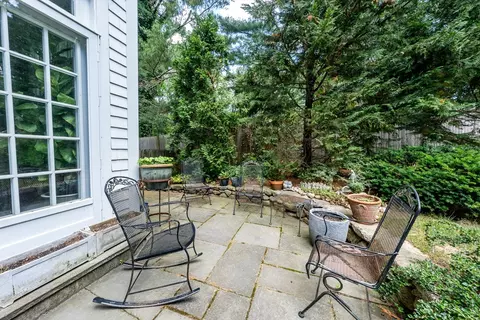 Exterior - 156 E Bay Rd, Osterville, MA 02655 photo 7 of 9