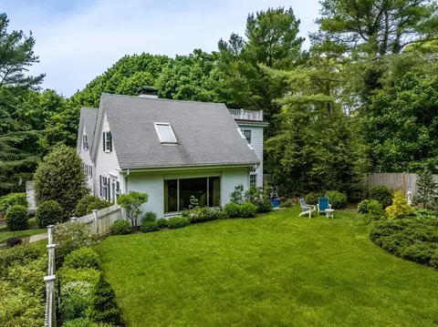 Exterior - 156 E Bay Rd, Osterville, MA 02655 photo 3 of 9