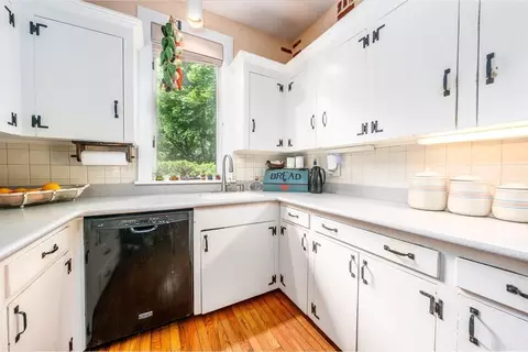 Kitchen - 156 E Bay Rd, Osterville, MA 02655 photo 3 of 3
