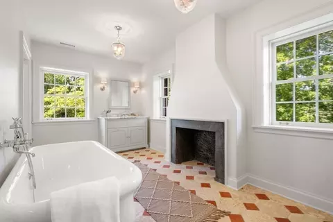 Bath - 15 Farm St, Dover, MA 02030 photo 1 of 3