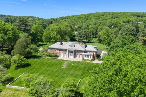 15 Farm St, Dover, MA 02030