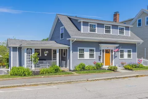 55 Gregory St, Marblehead, MA 01945