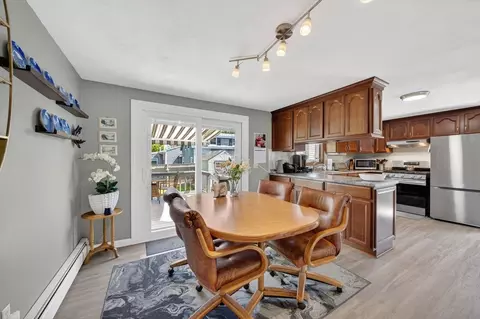 Dining - 131 Spring St, Fairhaven, MA 02719 photo 1 of 3