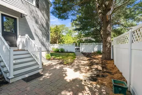 Exterior - 164 B East Central St #B, Natick, MA 01760 photo 4 of 7