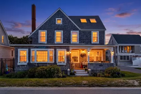205 Grand Ave, Falmouth, MA 02540
