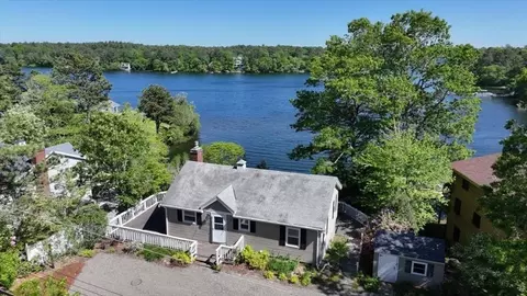 207 Sandy Beach Rd, Plymouth, MA 02360