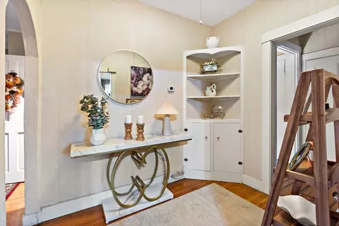 Entry Way - 216 Prospect St, Fall River, MA 02720 photo 3 of 4