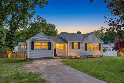 95 Circle Dr, Wrentham, MA 02093