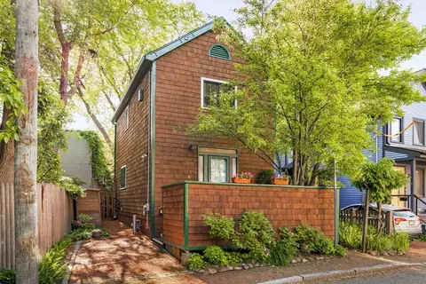 32 Bellis Cir, Cambridge, MA 02140