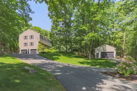 561 Old Dunstable Rd, Groton, MA 01450