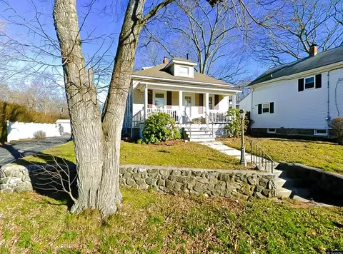 63 Dunster Ln, Winchester, MA 01890