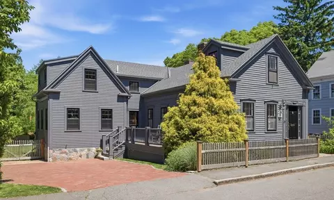 31 Elm St, Marblehead, MA 01945