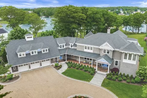 15 Proctor St, Manchester, MA 01944