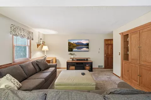 Living - 3 Barrows Rd, Worcester, MA 01609 photo 2 of 7