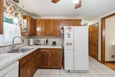 Kitchen - 3 Barrows Rd, Worcester, MA 01609 photo 4 of 4