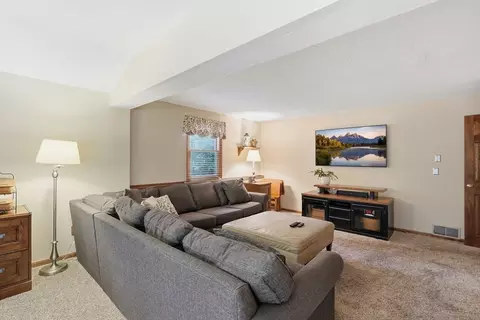 Living - 3 Barrows Rd, Worcester, MA 01609 photo 4 of 7