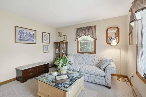 Living - 3 Barrows Rd, Worcester, MA 01609 photo 6 of 7