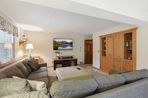 Living - 3 Barrows Rd, Worcester, MA 01609 photo 3 of 7