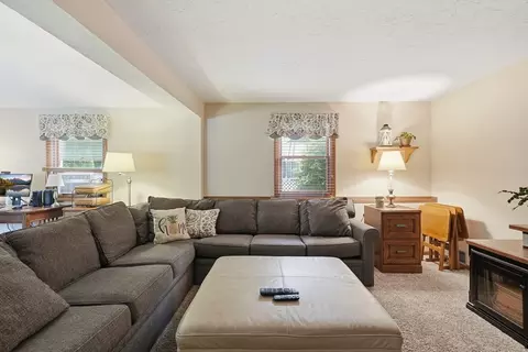 Living - 3 Barrows Rd, Worcester, MA 01609 photo 5 of 7