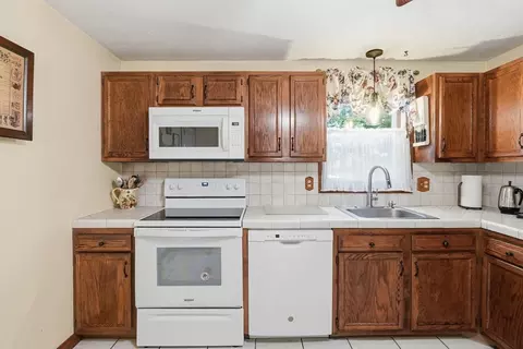 Kitchen - 3 Barrows Rd, Worcester, MA 01609 photo 3 of 4