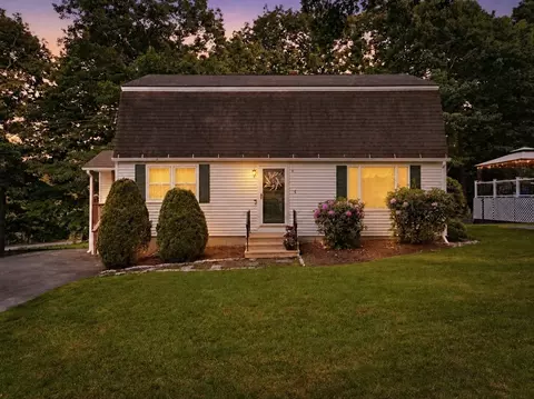 Exterior - 3 Barrows Rd, Worcester, MA 01609 photo 2 of 7