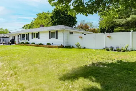 8 Andover Rd, Beverly, MA 01915 photo 2