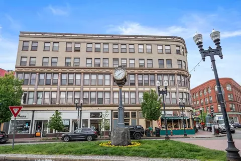 7 Central Sq #401, Lynn, MA 01901